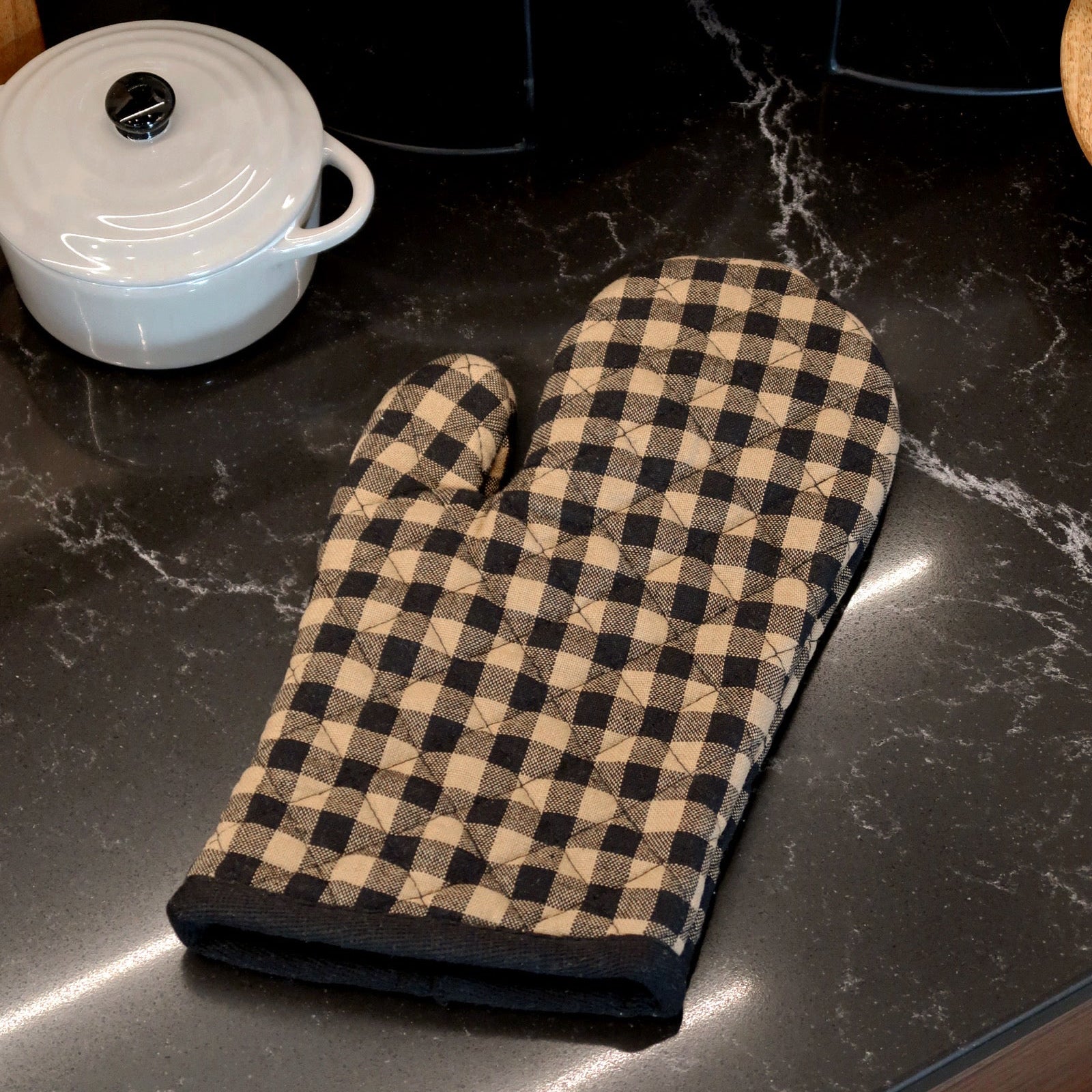 Quilted Checkered Oven Mitt