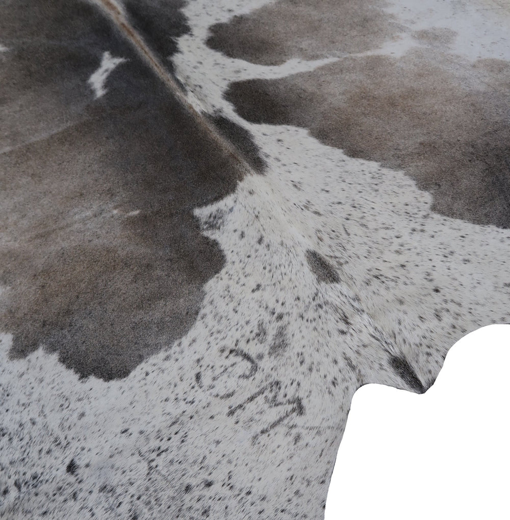 07C: Luxury Genuine Natural Cowhide Rug
