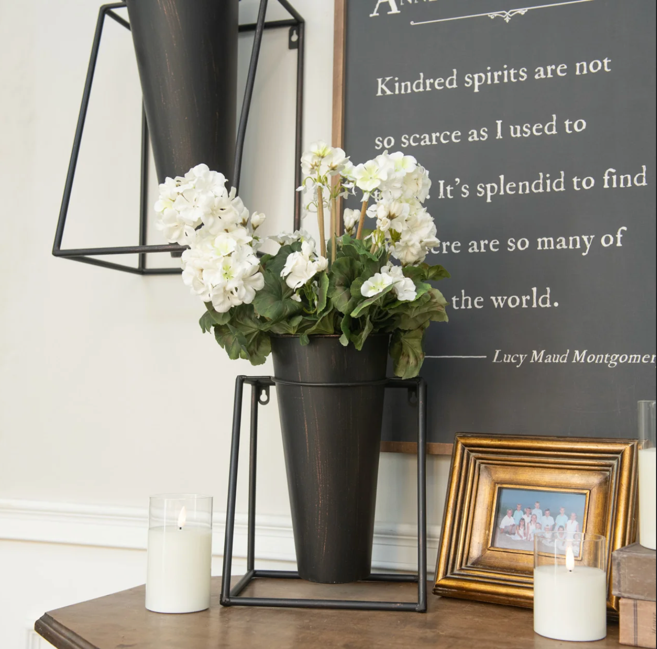 Single Bucket Stand/Wall Hanging