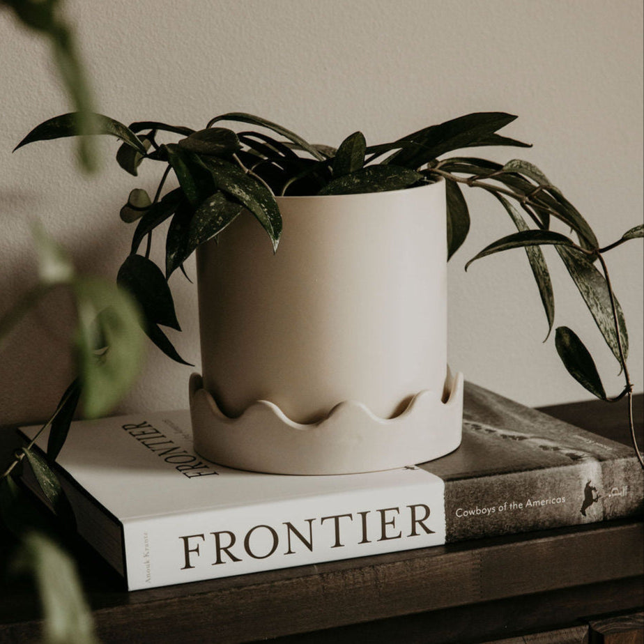 Ceramic Planter with Wavy Saucer - 2 Sizes