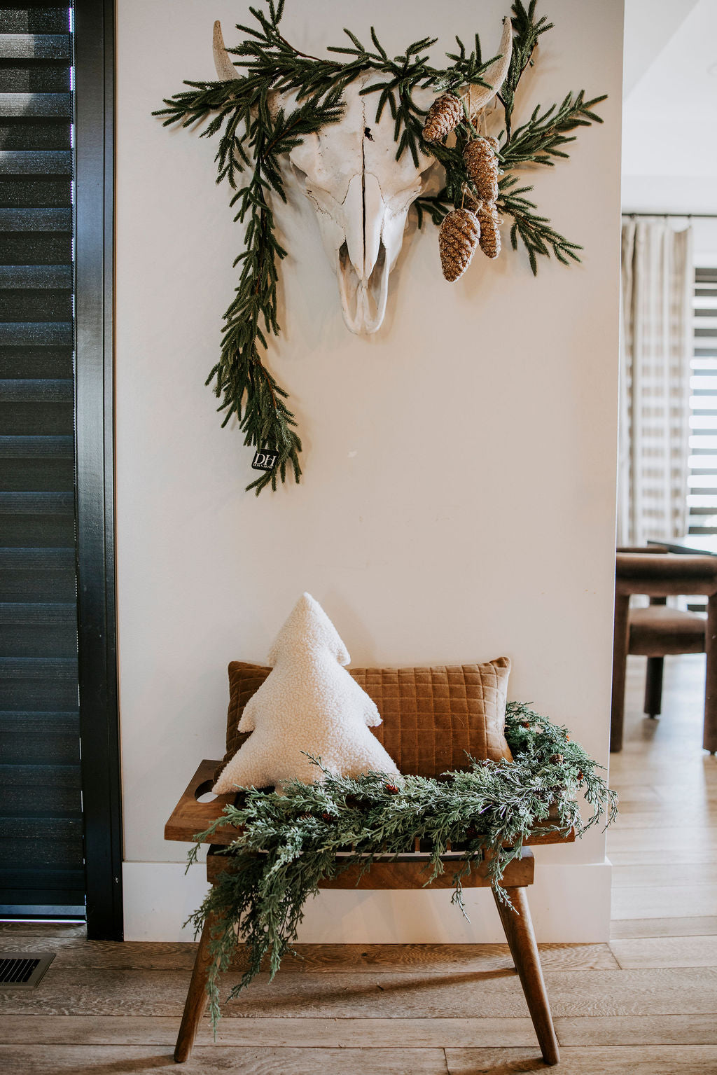 Twinkling Pinecones Garland