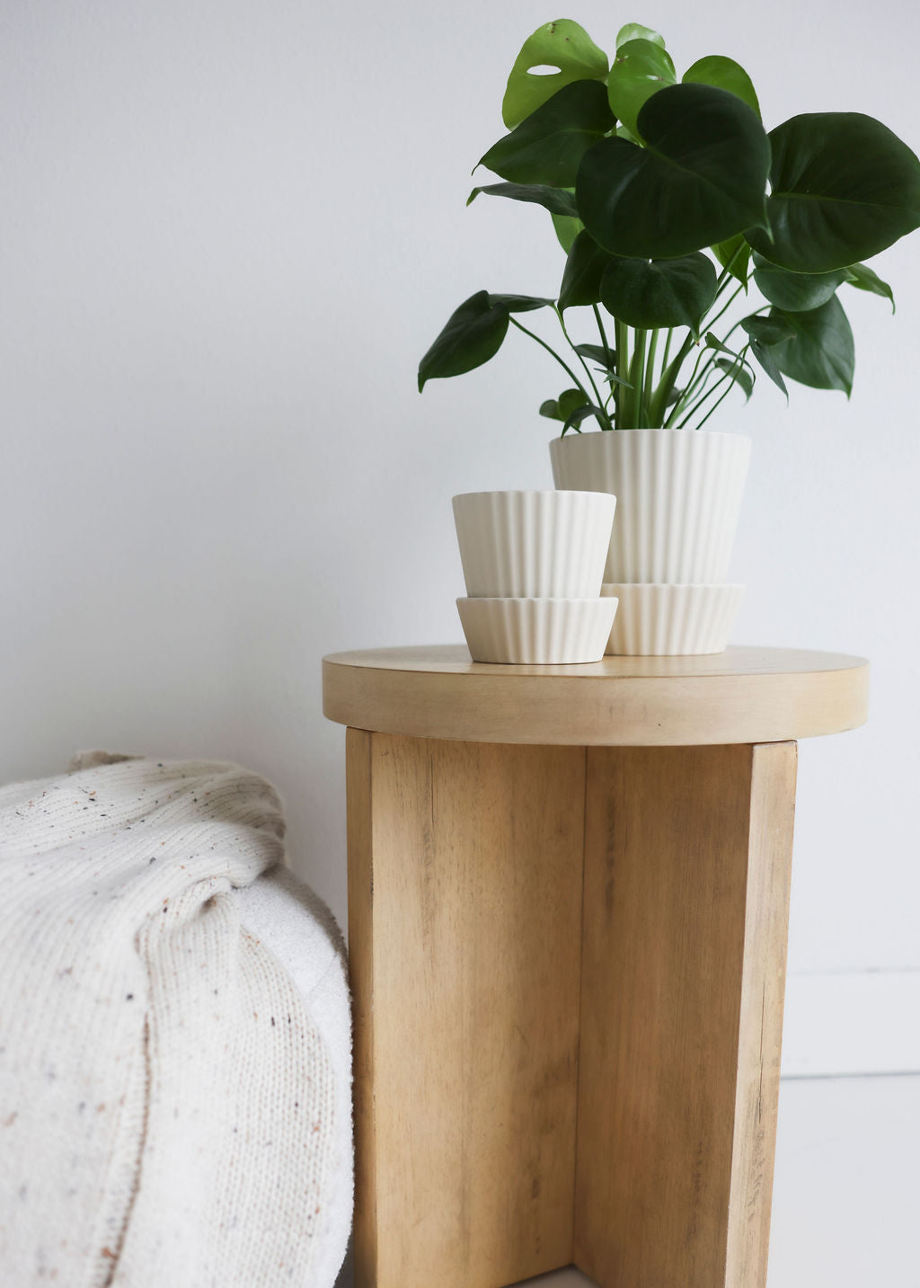 Ribbed Planter & Saucer - 2 Sizes