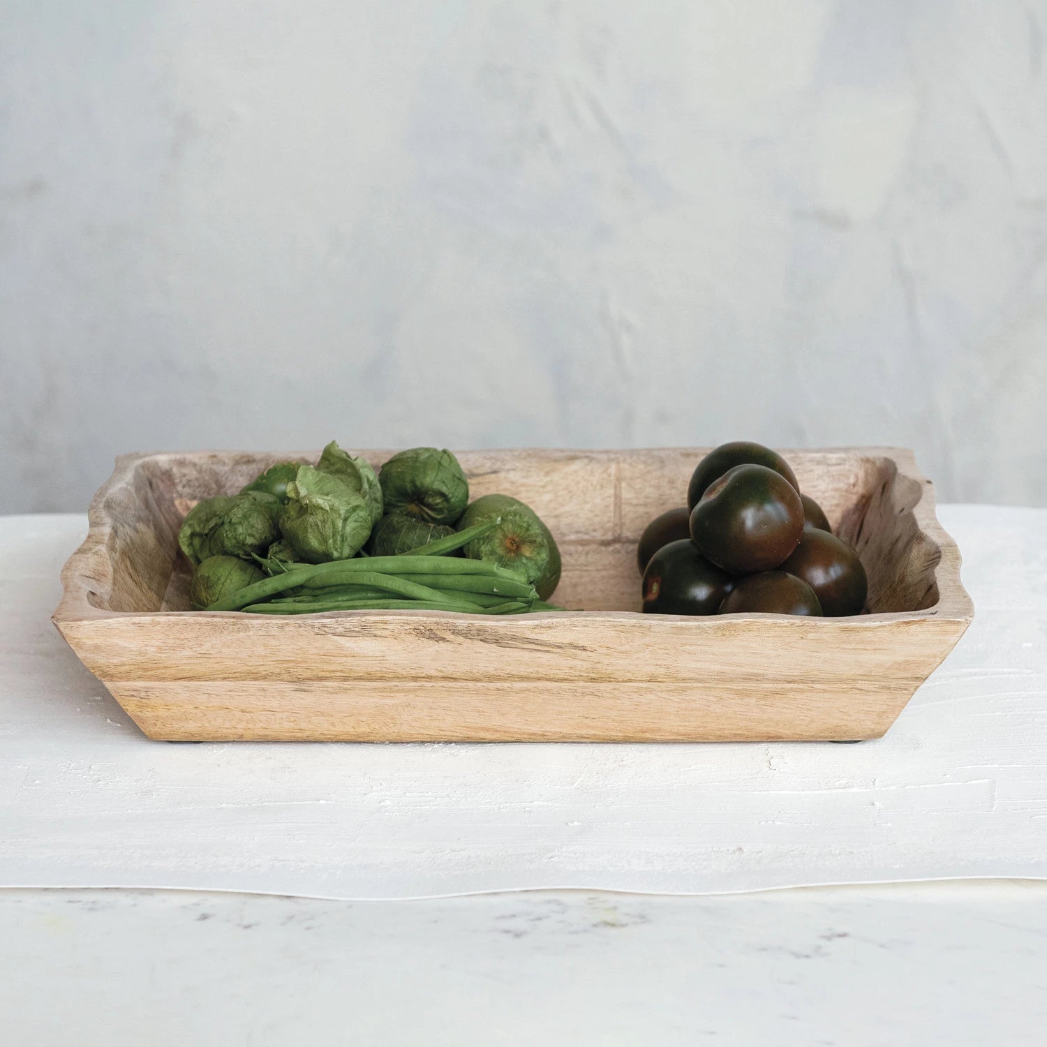 Raised Scalloped Edge Tray